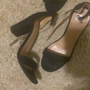 High heels size 9